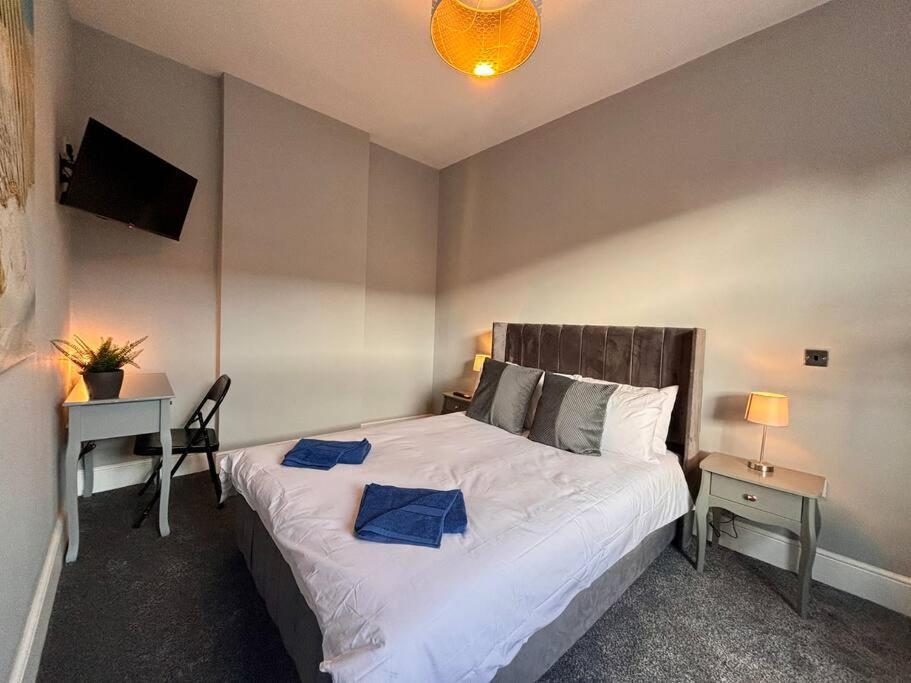 Teds Apartments-town Centre-apt1 * Blackpool